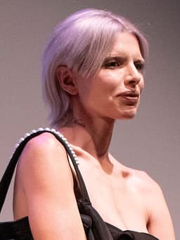 Julia Fox