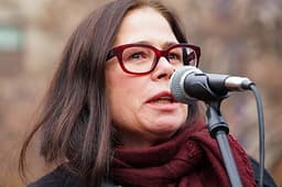 Maura Tierney